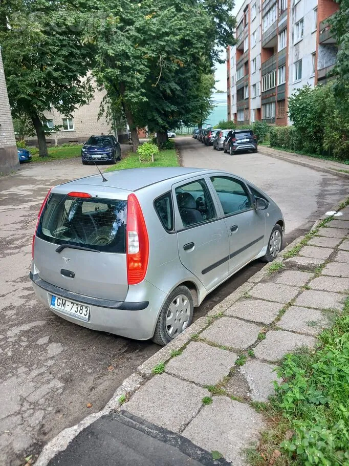Mitsubishi Colt 2005 photo 2