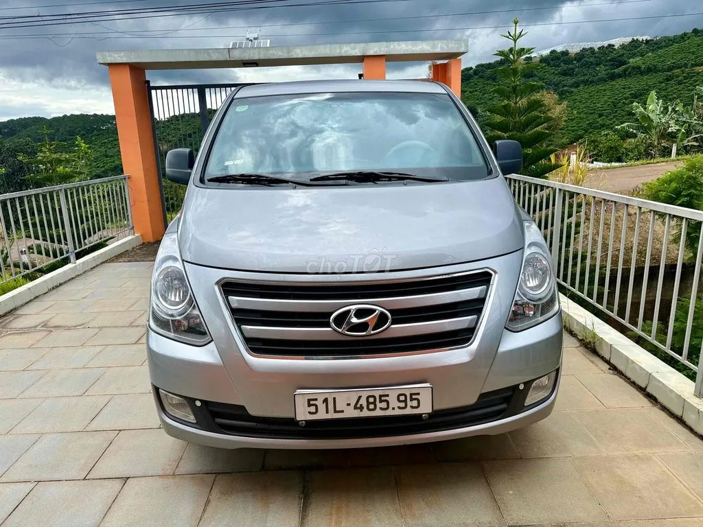 Hyundai Starex