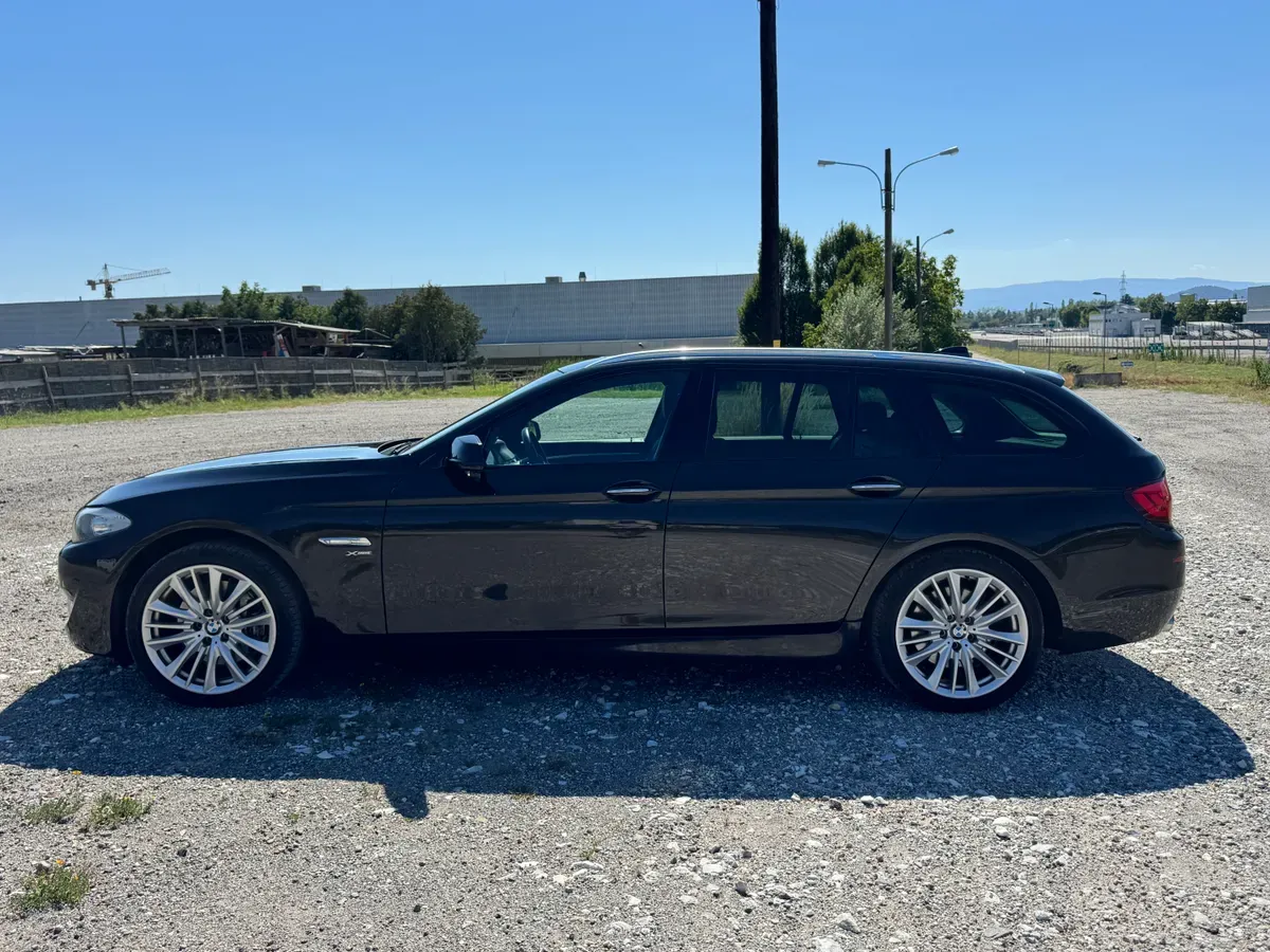 BMW 5 Series 2011 photo 2