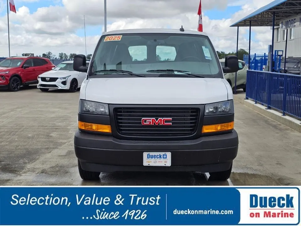 GMC Savana 2025 photo 3