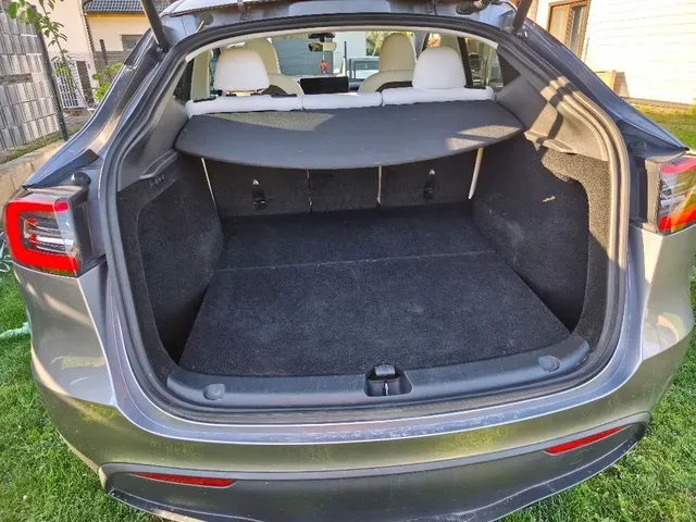Tesla Model Y 2023 photo 2