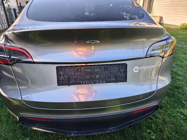 Tesla Model Y 2023 photo 3