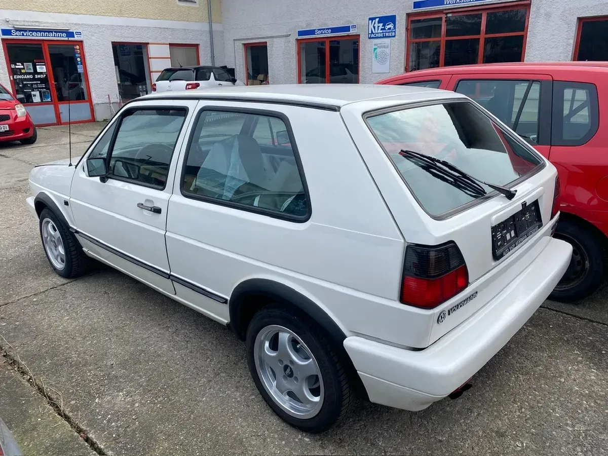 Volkswagen Golf 1985 photo 3