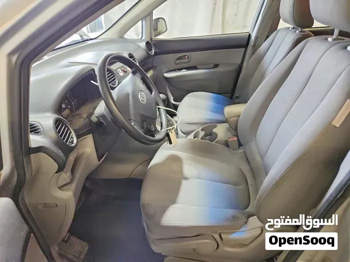 Kia Rondo 2008 photo 3