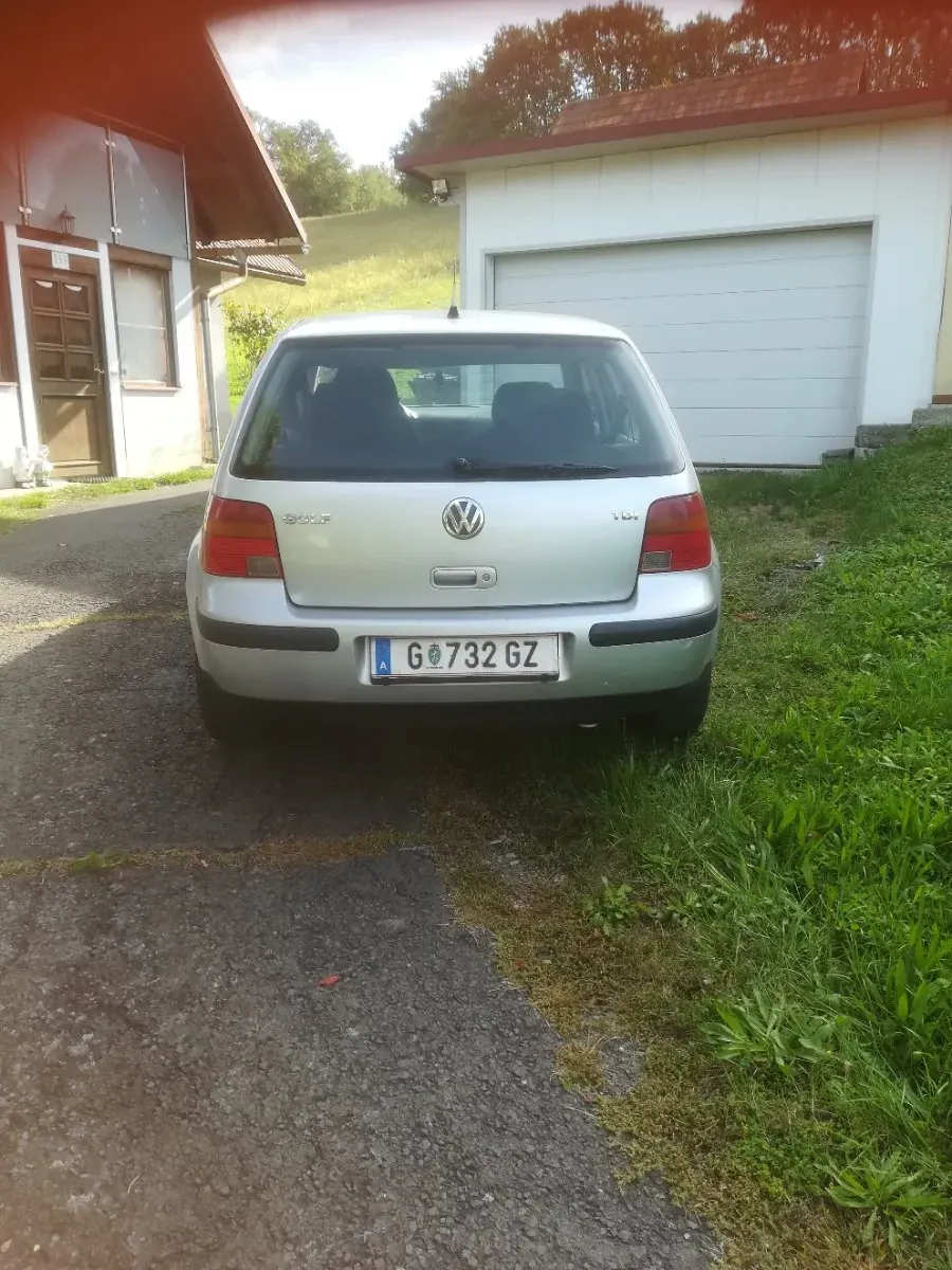 Volkswagen Golf 2002 photo 2