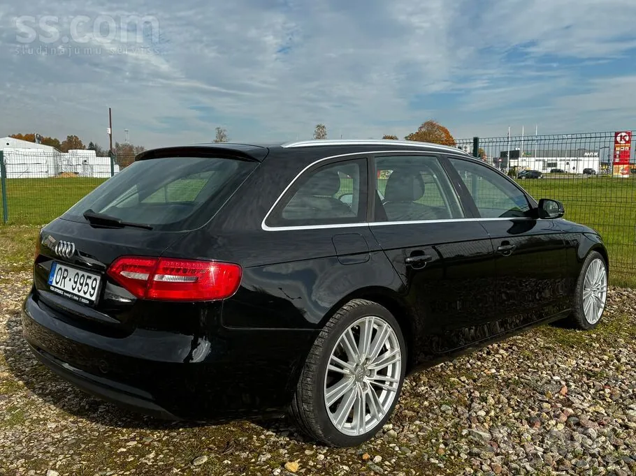 Audi A4 2012 photo 2