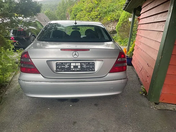 Mercedes-Benz E200 2004 photo 3