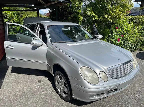Mercedes-Benz E200
