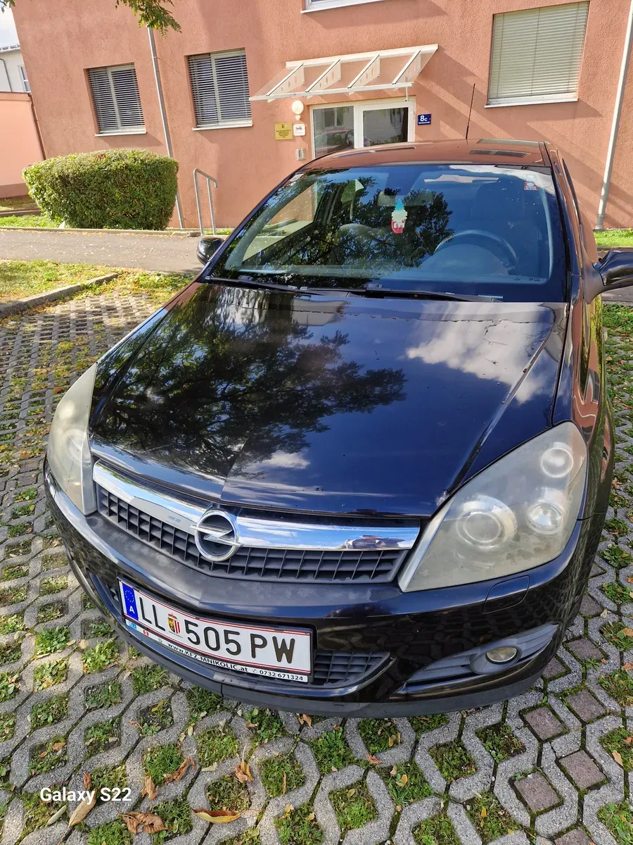 Opel Astra 2009 photo 2