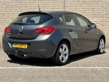 Opel Astra 2010 photo 2