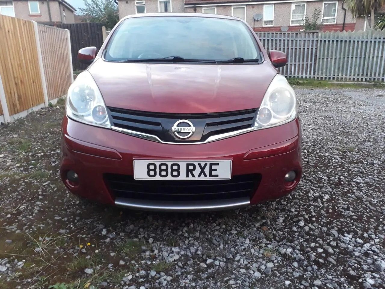 Nissan Note 2010 photo 2