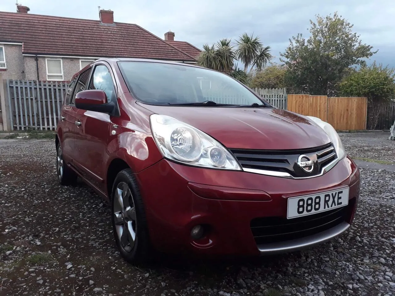 Nissan Note 2010 photo 3