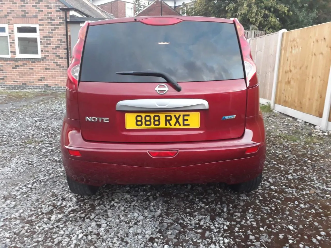 Nissan Note 2010 photo 5