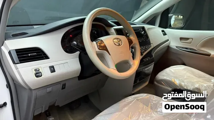 Toyota Sienta 2013 photo 2