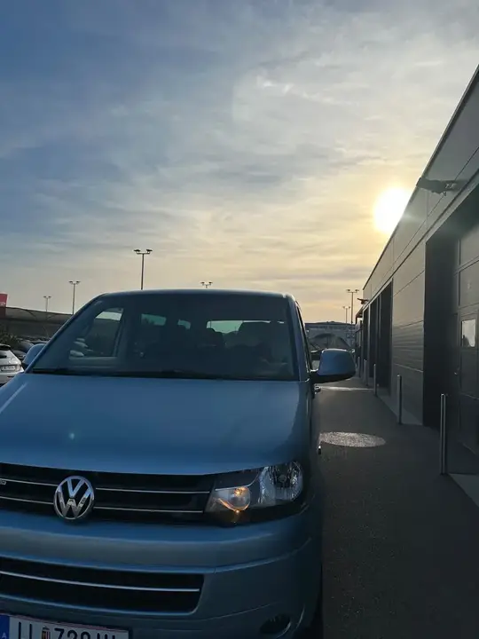 Volkswagen Multivan 2011 photo 3