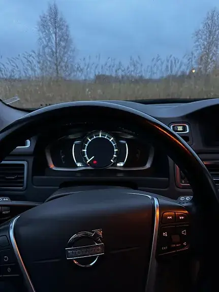 Volvo V70 2012 photo 2