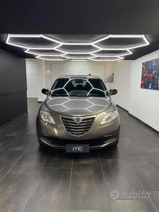 Lancia Ypsilon