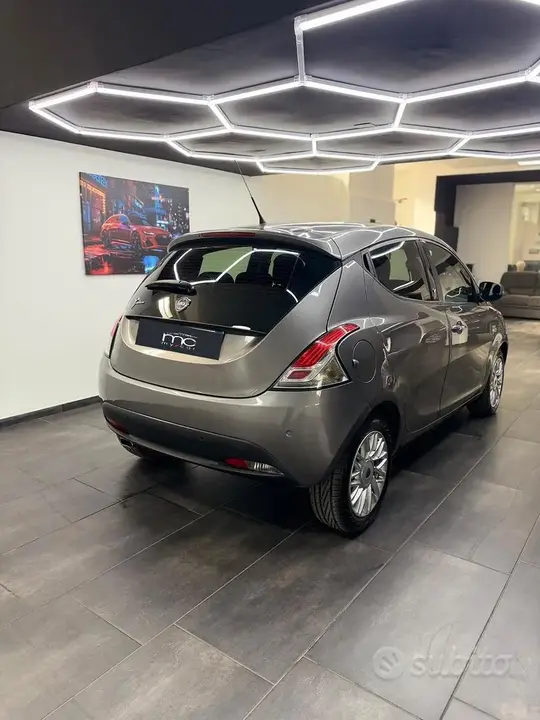 Lancia Ypsilon 2015 photo 2
