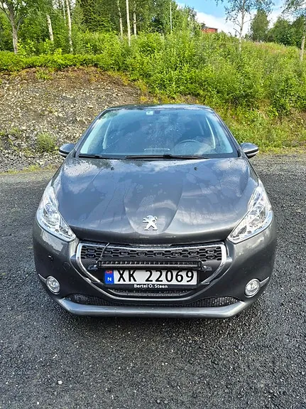 Peugeot 208 2013 photo 2