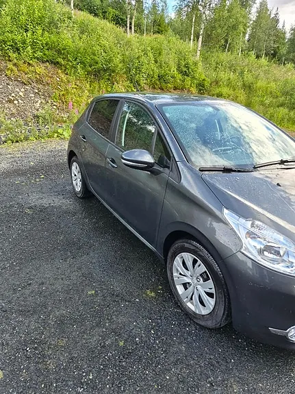 Peugeot 208 2013 photo 3