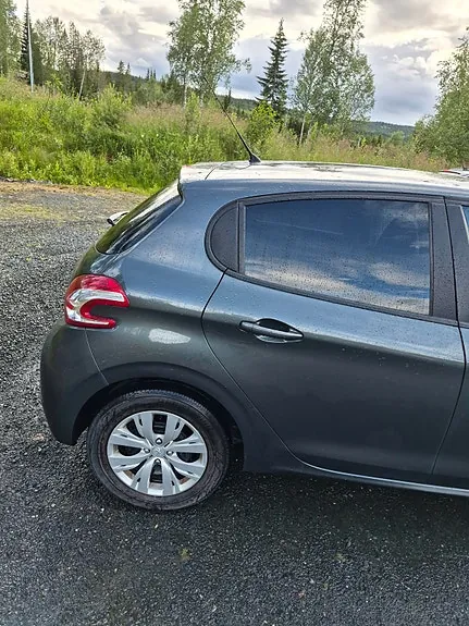 Peugeot 208 2013 photo 5