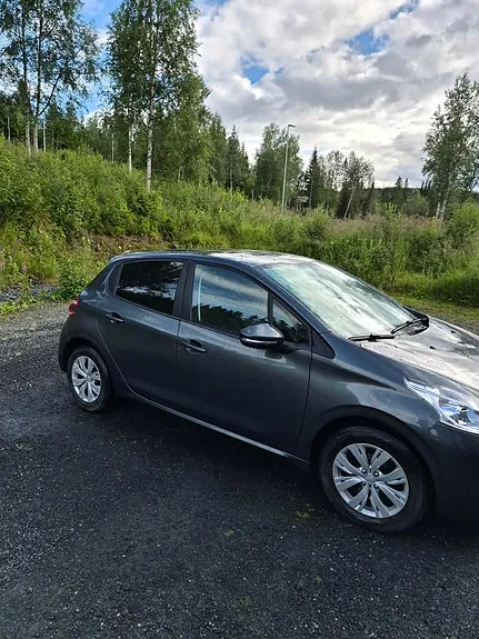 Peugeot 208 2013 photo 4