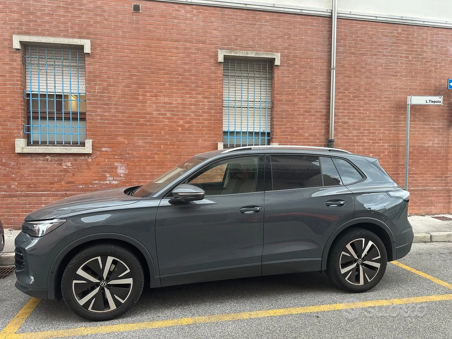 Volkswagen Tiguan 2024 photo 2