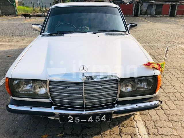 Mercedes-Benz W123 1982 photo 2