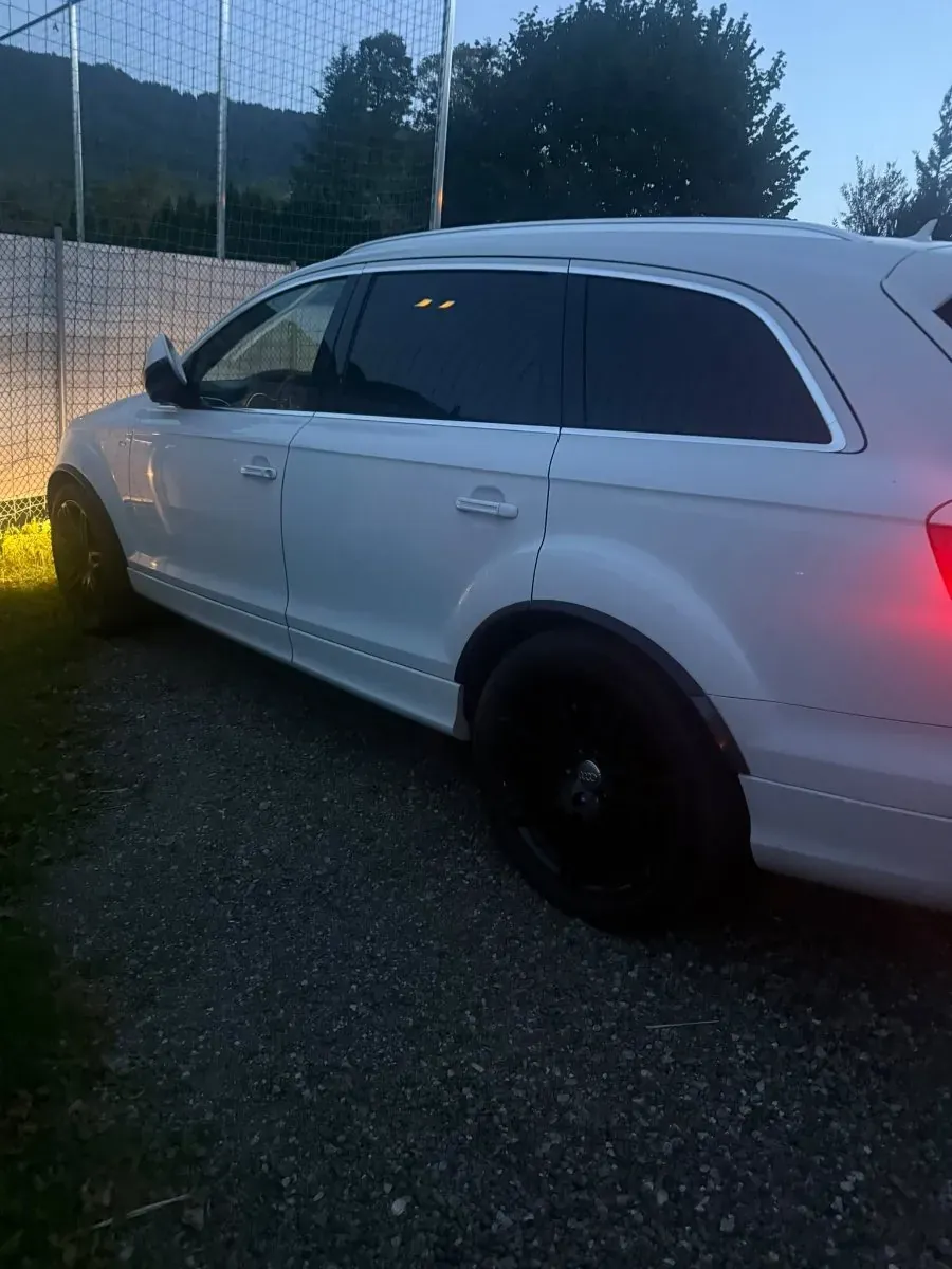 Audi Q7 2013 photo 2