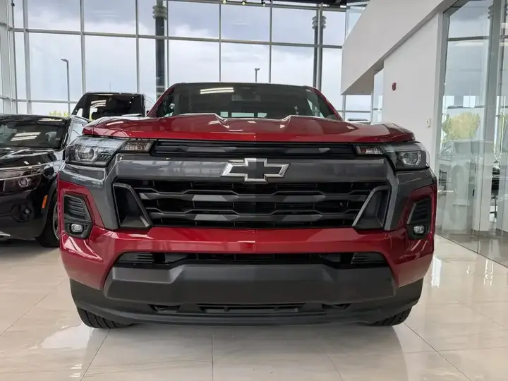 Chevrolet Colorado 2024 photo 2