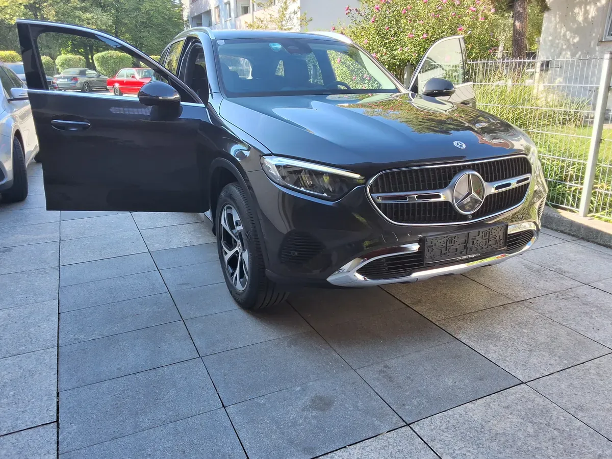 Mercedes-Benz Glc-Class 2023 photo 2