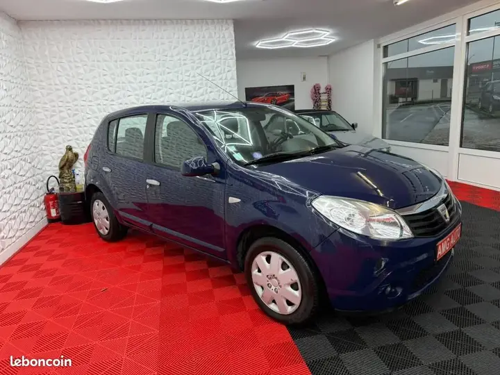 Dacia Sandero 2010 photo 3