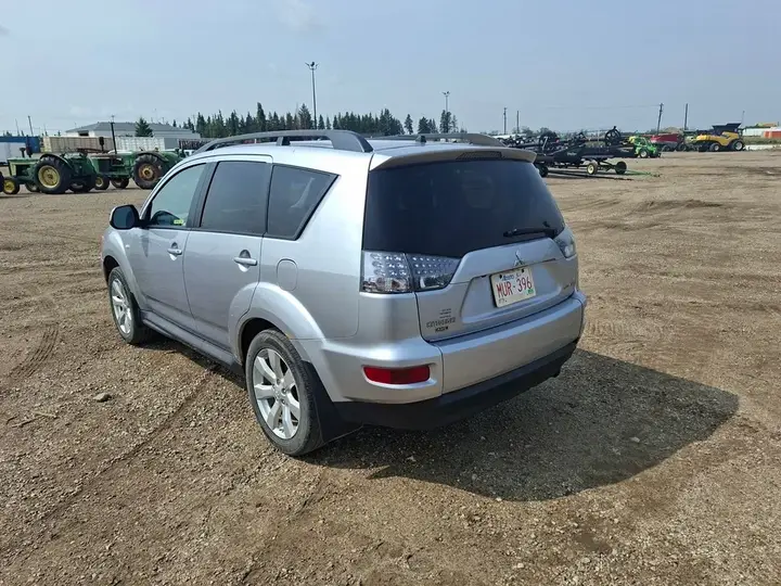 Mitsubishi Outlander 2012 photo 4