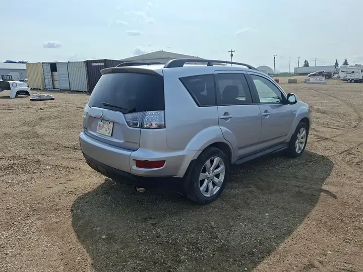 Mitsubishi Outlander 2012 photo 3