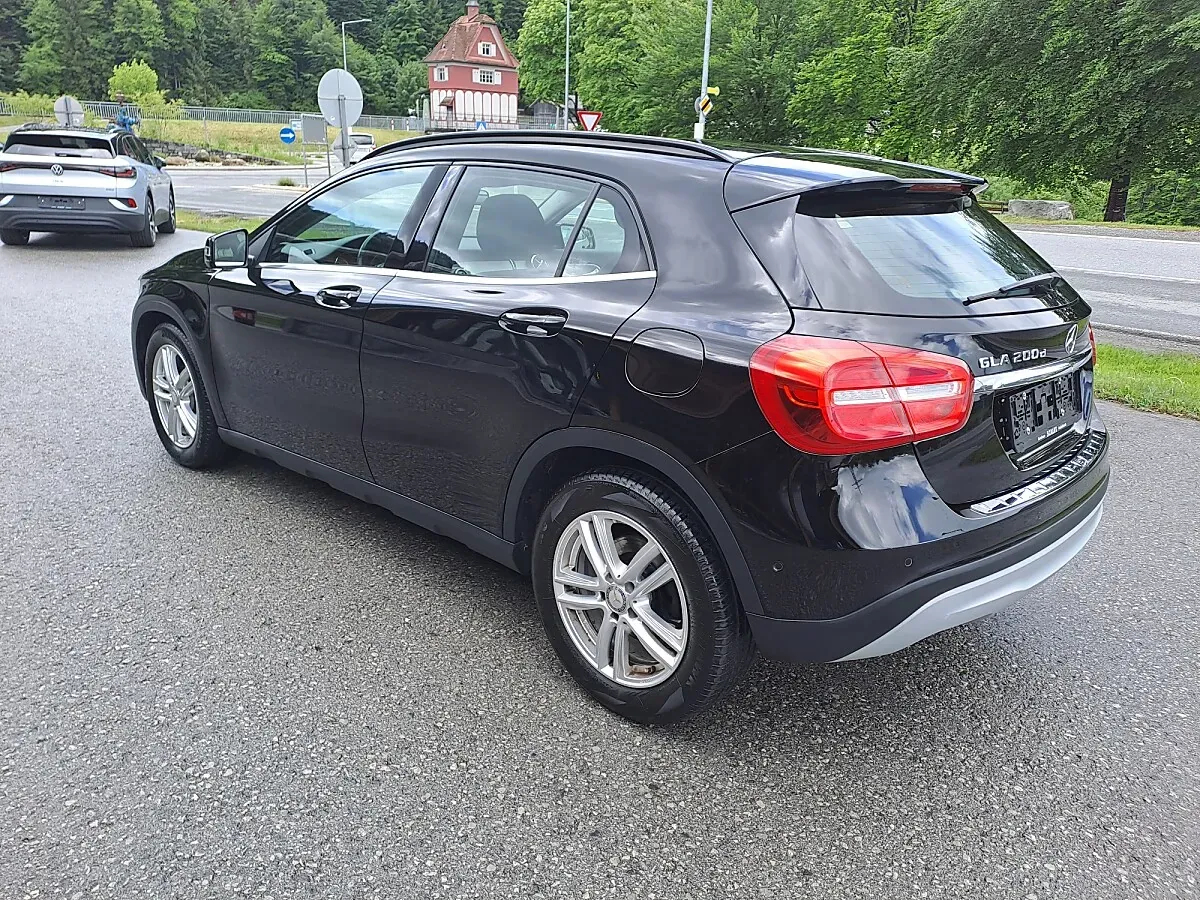 Mercedes-Benz Gla Class 2017 photo 2