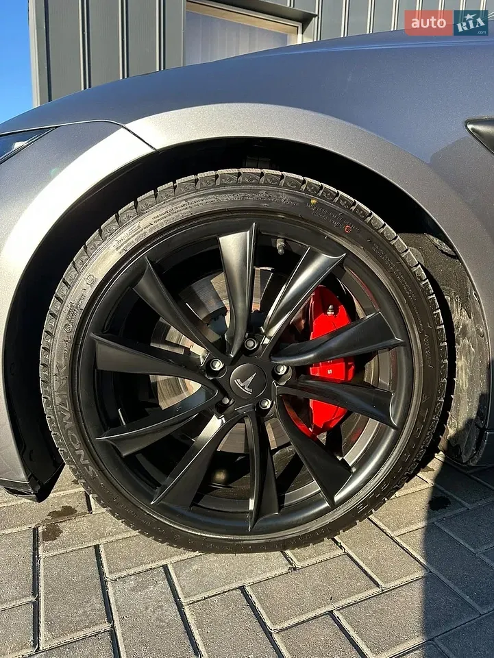 Tesla Model 3 2024 photo 3