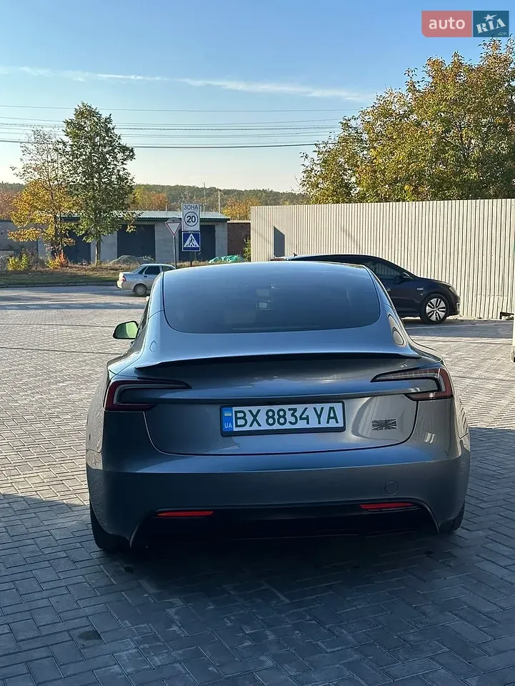 Tesla Model 3 2024 photo 2