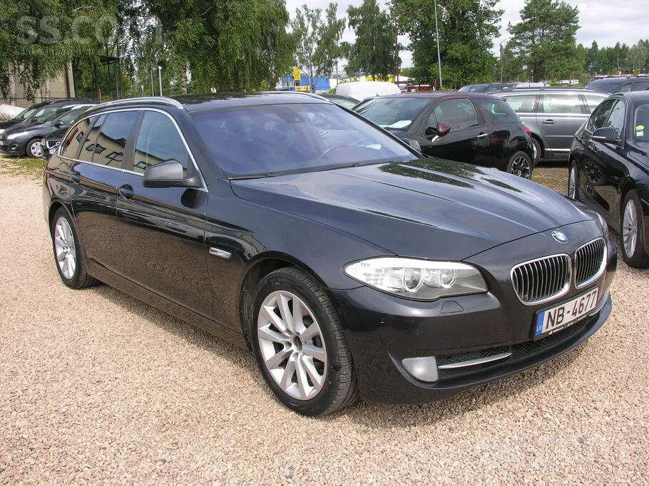 BMW 5 Series 2012 photo 2