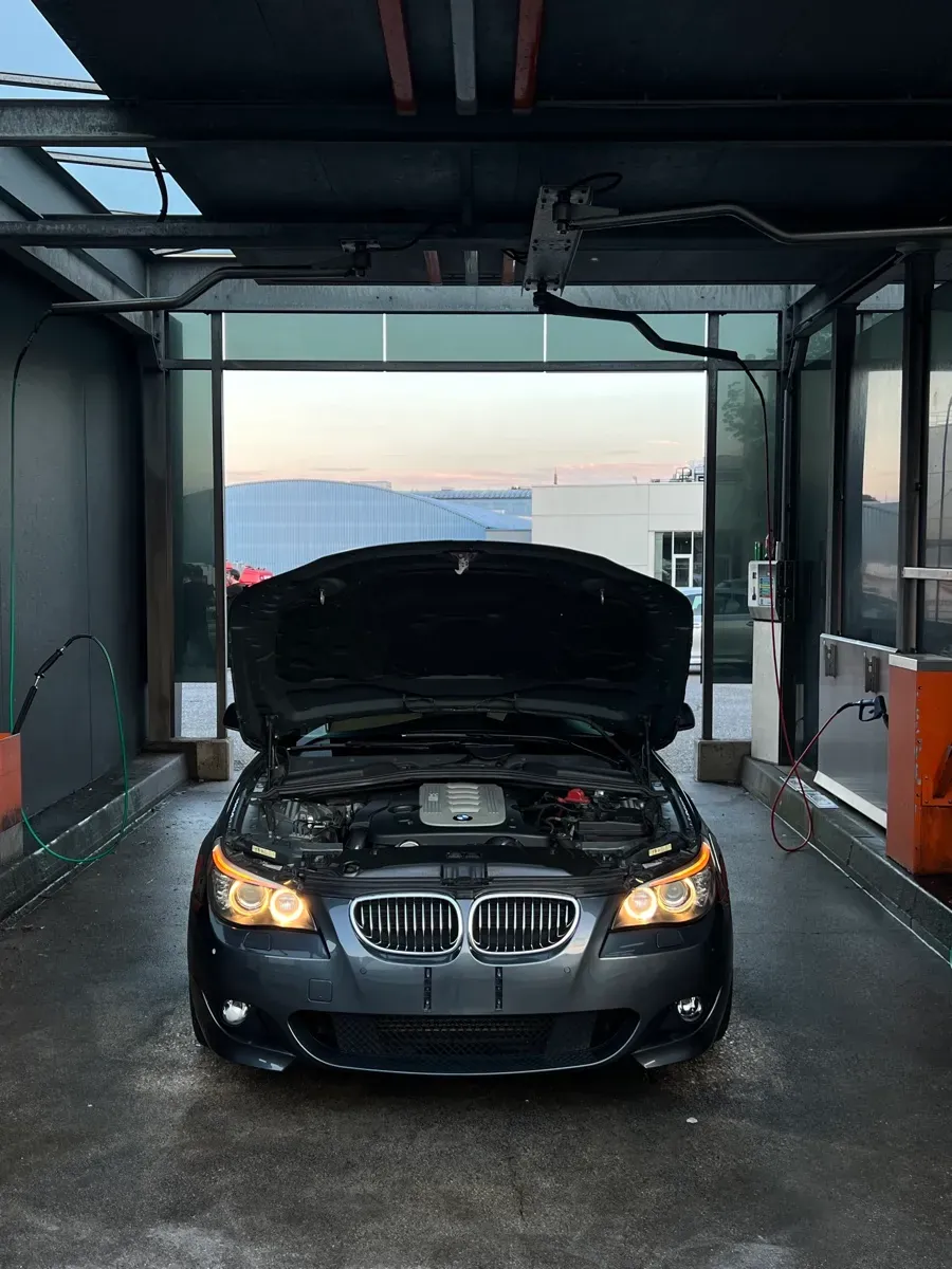 BMW 5 Series 2008 photo 2