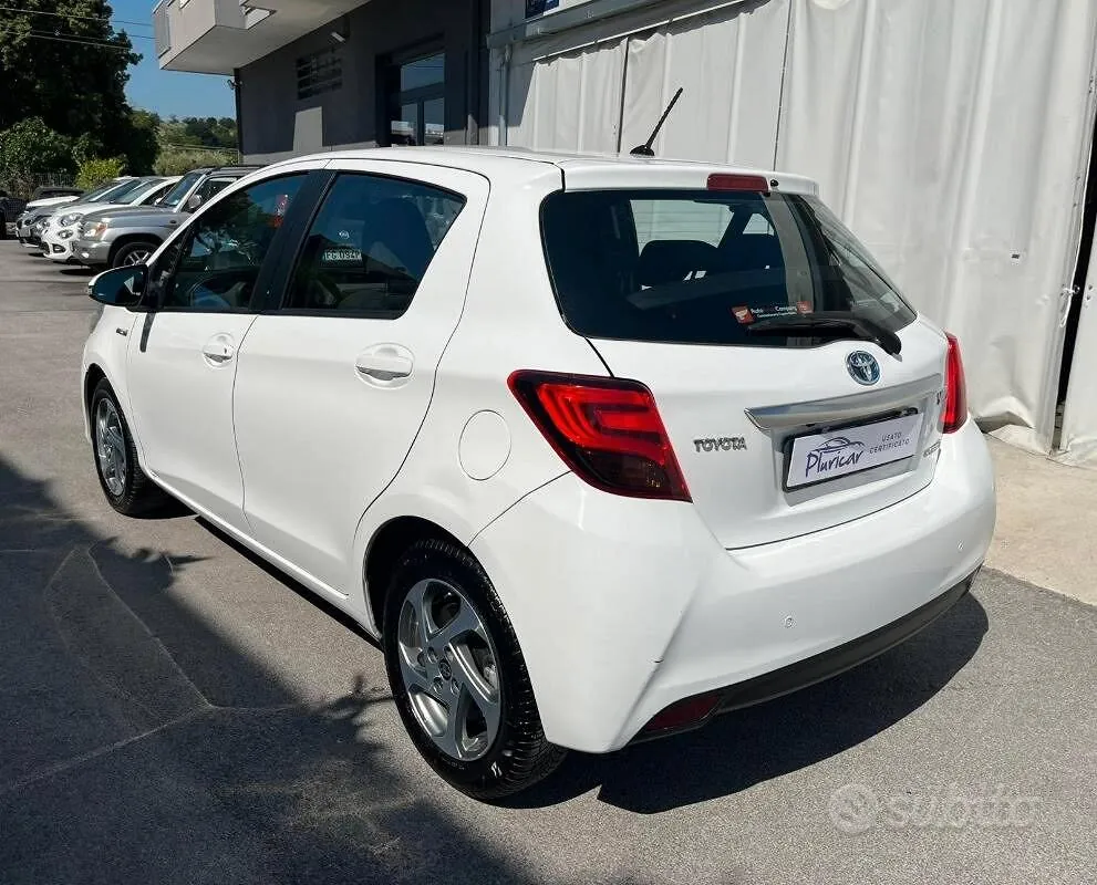 Toyota Yaris 2017 photo 3