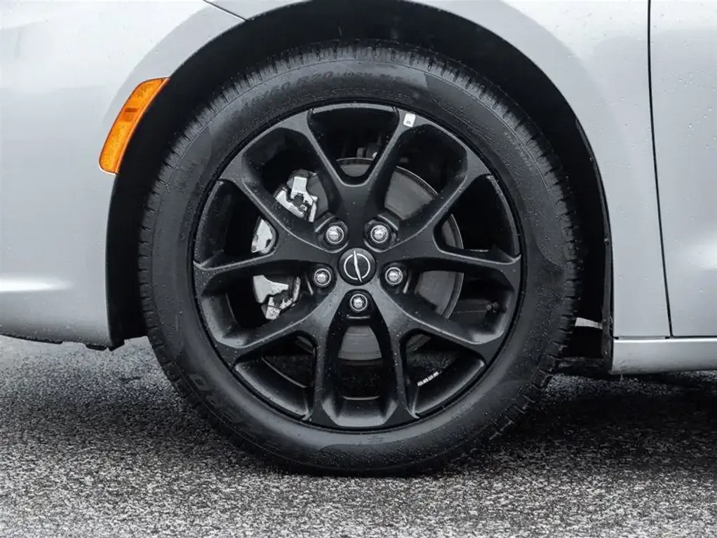 Chrysler Pacifica 2026 photo 5