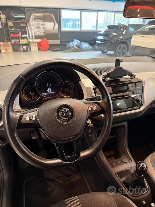 Volkswagen Up 2017 photo 5