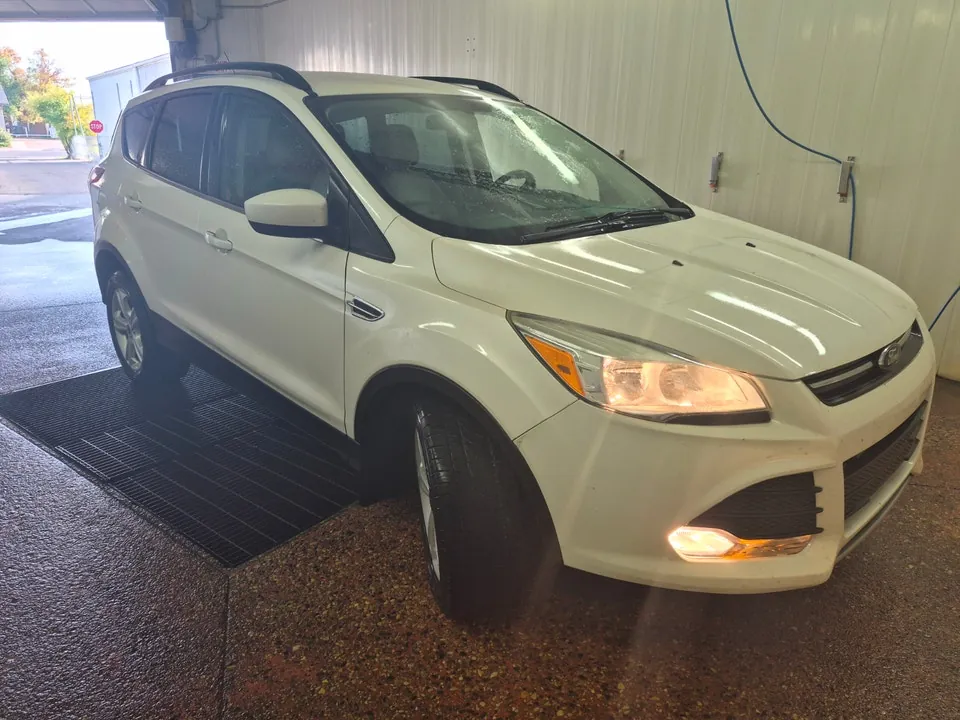 Ford Escape 2014 photo 2