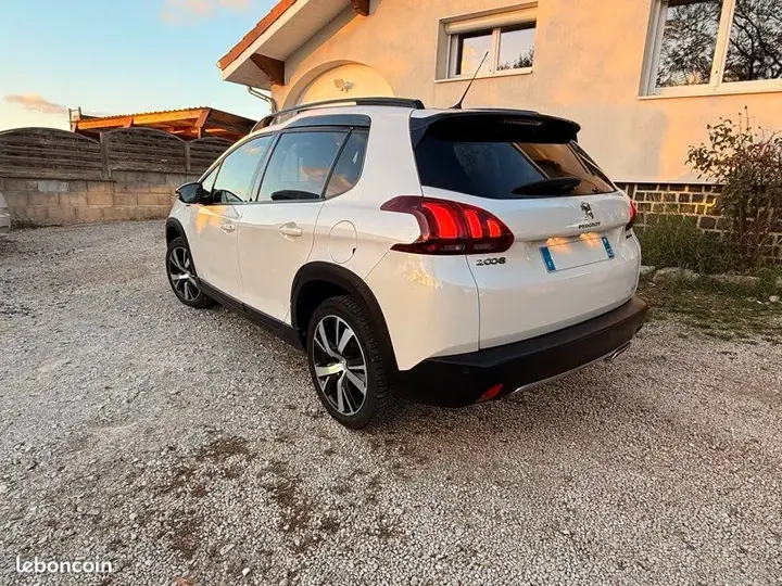 Peugeot 2008 2019 photo 2