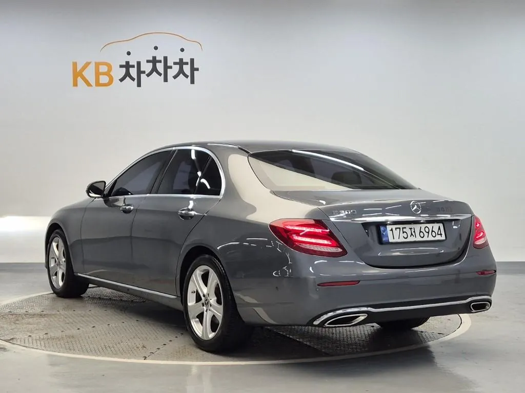 BMW E-Class 2018 photo 2
