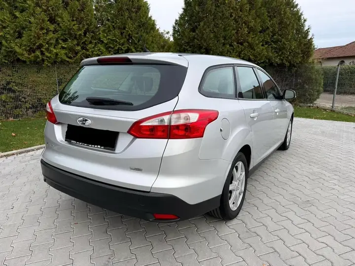 Ford Focus 2011 photo 3