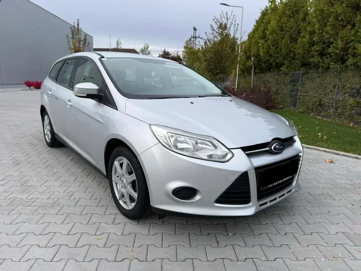 Ford Focus 2011 photo 2