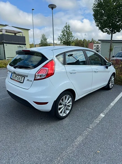 Ford Fiesta 2016 photo 2