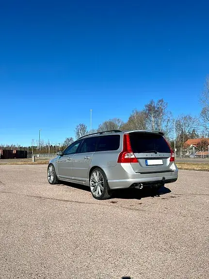 Volvo V70 2012 photo 2