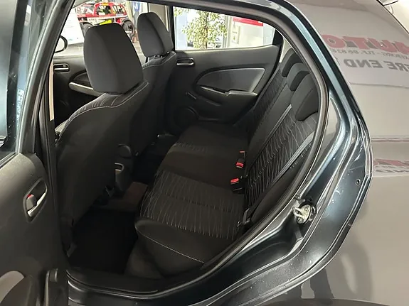 Mazda 2 2010 photo 5